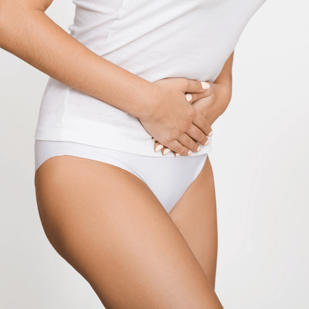 une femme portant son shorty menstruel amphitrite smoon